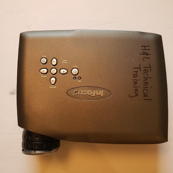 InFocus LP70+ DLP Projector XGA Portable HD 1080i W/Case and Logic Remote. - Picture 3 of 10